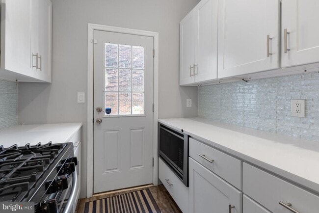 Building Photo - 2208 S 5th St