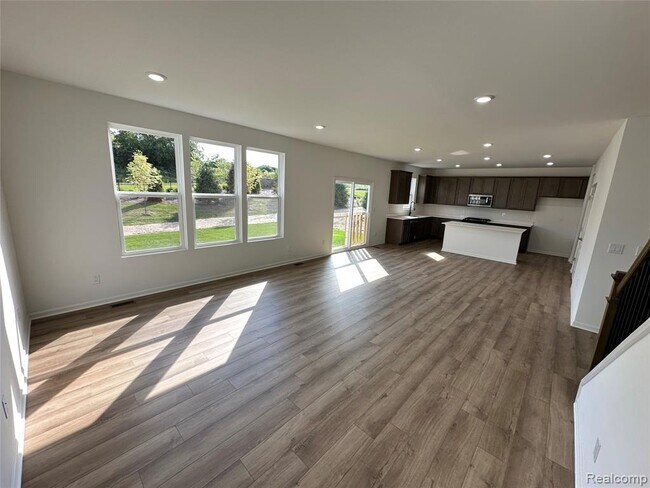 Building Photo - 4881 Marquette Dr