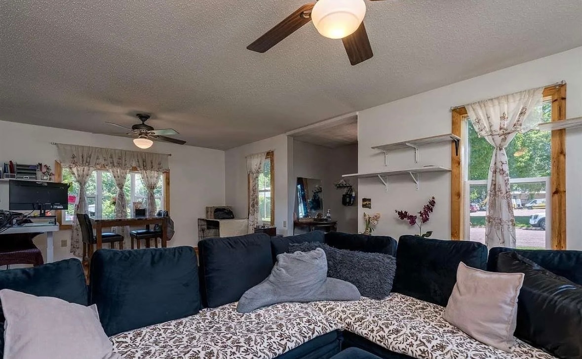 Building Photo - 415 8th St N