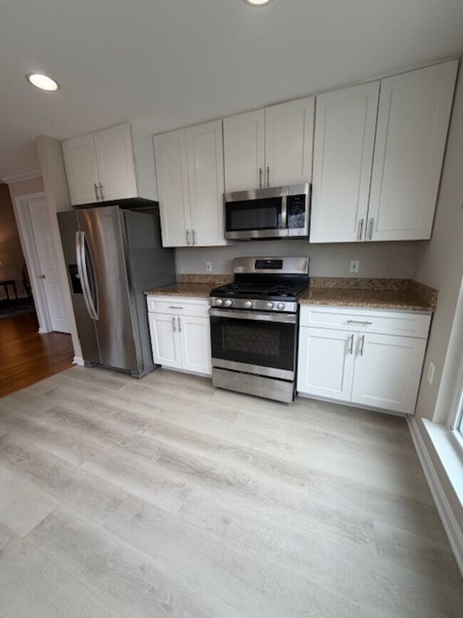 Building Photo - SPACIOUS 2 BEDROOM 2 BATH CONDO WITH LOFT IN KING FARM