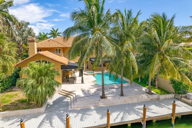 Building Photo - 2626 Barcelona Dr