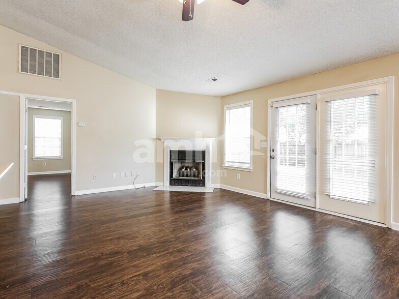 Building Photo - 100 Kingfisher Dr