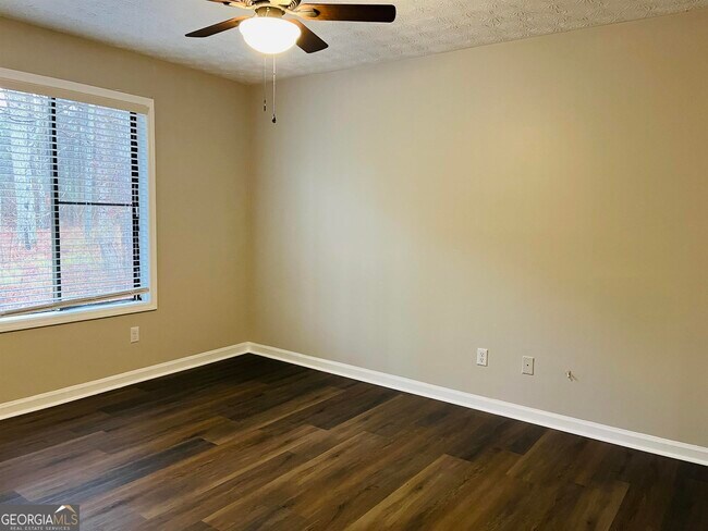 Building Photo - 145 Pine Terrace
