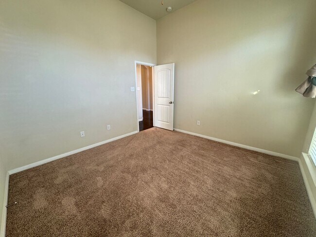 Building Photo - 8900 Viewpark Ln