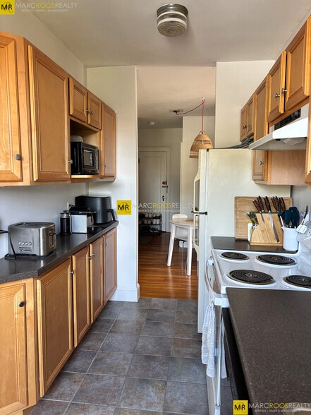 Building Photo - 52 Strathmore Rd