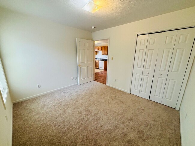 Building Photo - 205 Freestone Dr