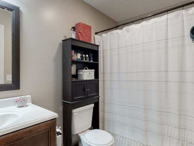 Building Photo - 3 Bedroom Single Family Home in Beechgrove