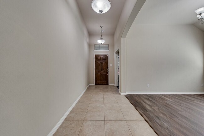 Building Photo - Charming 3-Bedroom Home with 2 Full Baths ...