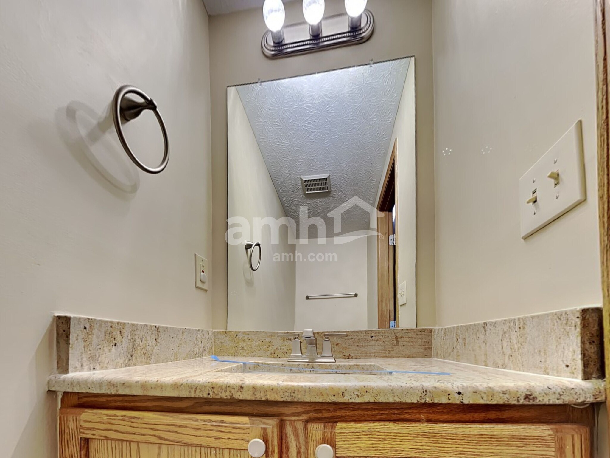 Building Photo - 254 Oxford Dr SW