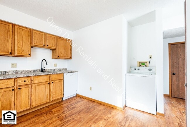 Building Photo - 5215/5217 Vermont Lane