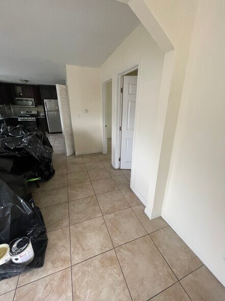 Building Photo - 1222 W 90th St