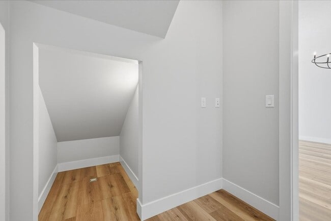 Building Photo - 6252 N Holly Spgs Ln