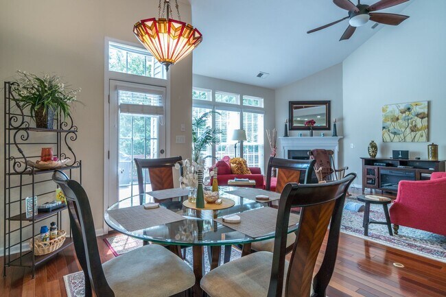 Building Photo - Luxury Golf Course Town Home with Master Suite on Main Level