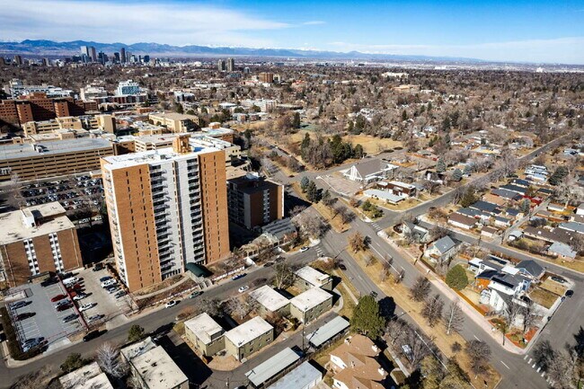 Building Photo - Stylish 2BR/2BA Condo with Patio & Parking...