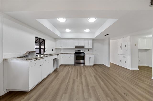 Building Photo - 3021 Pinewood Dr