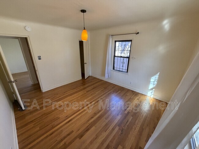 Building Photo - 921 Dartmouth Dr NE