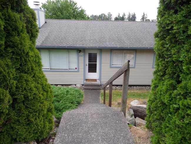 Primary Photo - Great 3-Bedroom Duplex in North Tacoma - T...