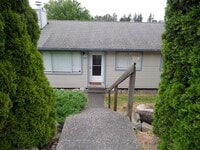 Building Photo - Great 3-Bedroom Duplex in North Tacoma - T...