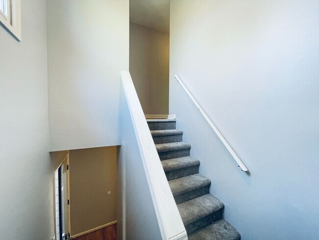 Building Photo - 2-Bedroom Townhouse with Garage & Pool on ...