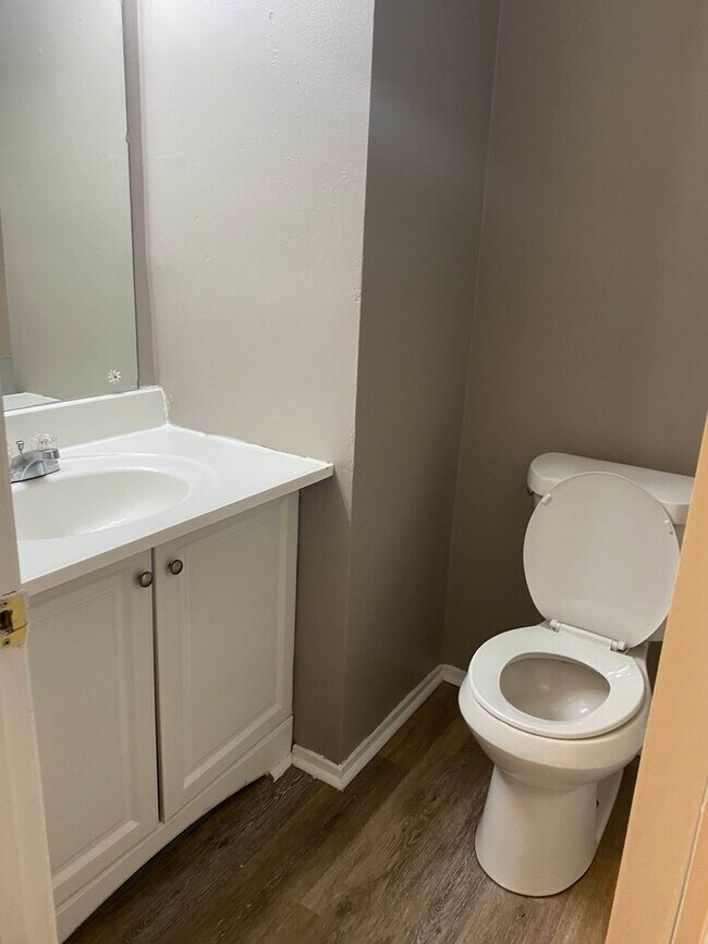 Building Photo - COMING SOON!! Spacious 3-Bedroom, 2-Bath H...