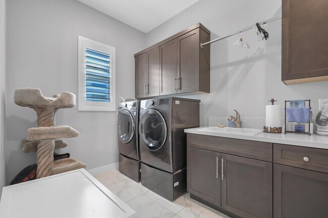 Building Photo - 81695-695 Thunder Gulch Way