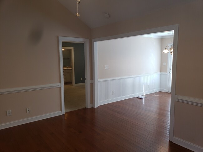 Building Photo - 131 Pine Rd