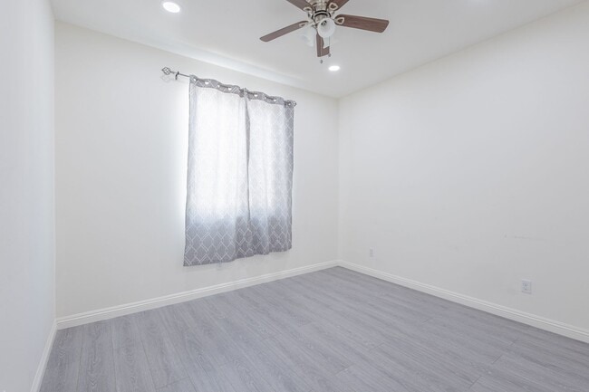 Building Photo - 16220 Retreat Ct