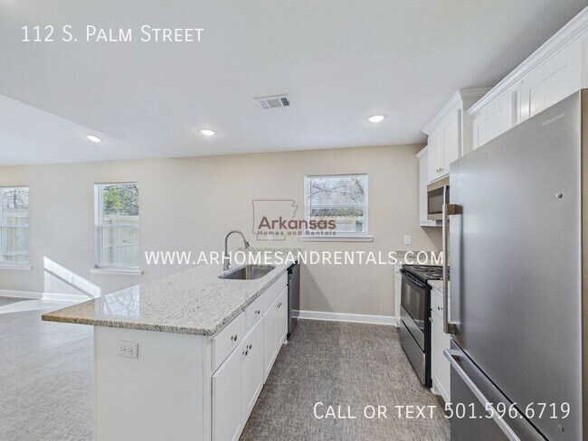 Building Photo - 112 S Palm St