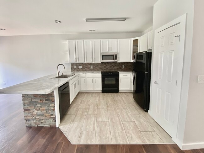 Building Photo - 1328 Stone Manor Dr