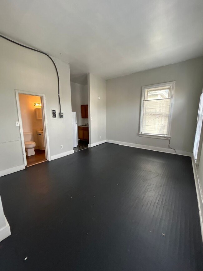 Interior Photo - 911 N 9th Street