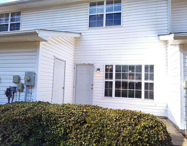 Building Photo - Cozy, 2 story, 2 bedroom, 2.5 bath Townhome Located in the Melrose Community!