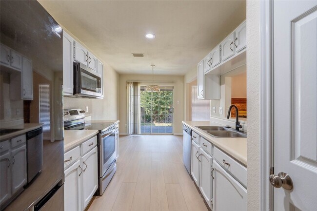 Building Photo - 1417 Quail Crest Dr