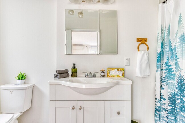 Building Photo - 3201 SW Sherwood Pl