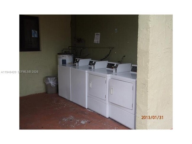 Building Photo - 1121 SW 105th Ave