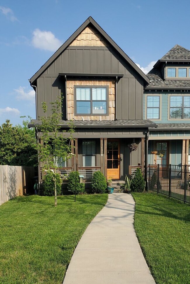 Building Photo - Don't Miss Out On This Spacious 4-Bedroom ...