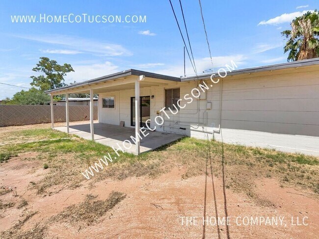 Building Photo - 3966 E Sylvane Dr
