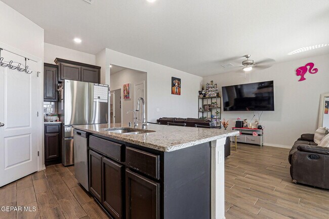 Building Photo - 6166 Hidden Psge Ave