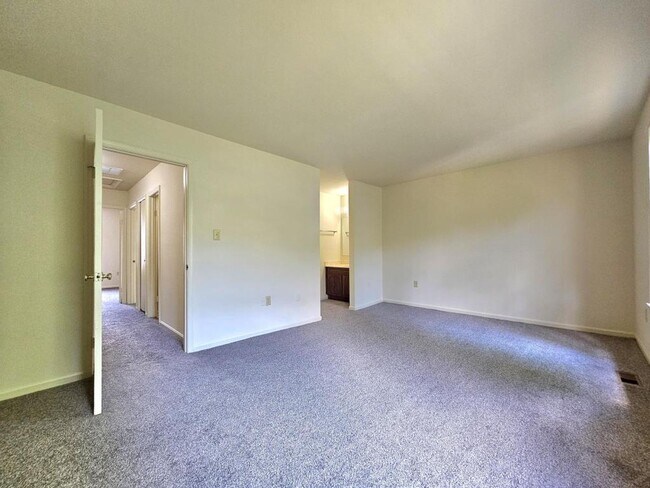 Building Photo - 4719 Gainsborough Dr