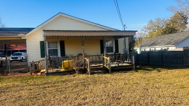 Building Photo - 108 E 21st St