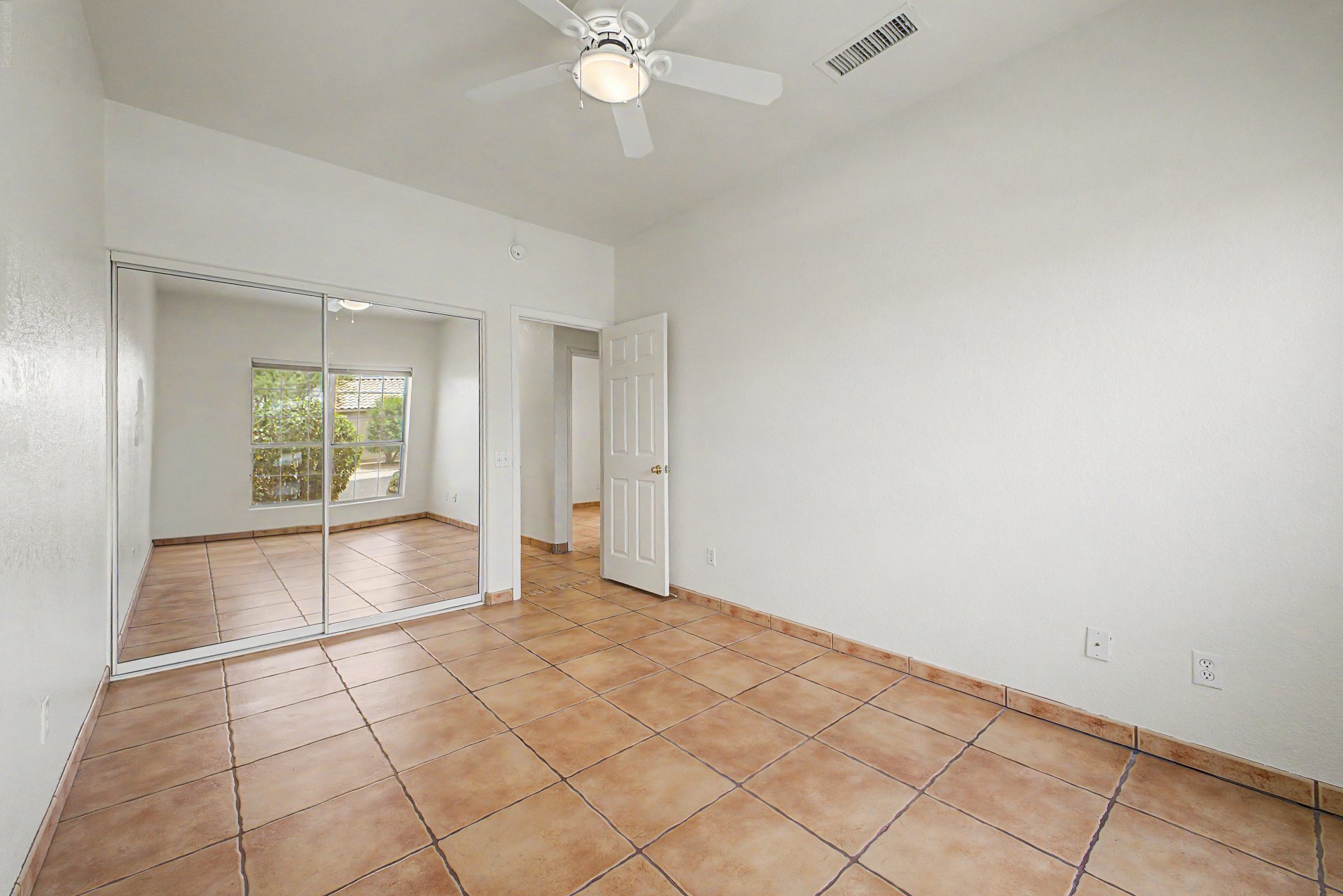 Building Photo - 691 S Sahuaro Dr