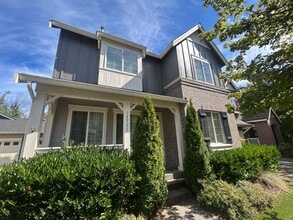 Building Photo - Gorgeous 3 bedroom 3 bathroom home in Mill Creek AVAILABLE NOW