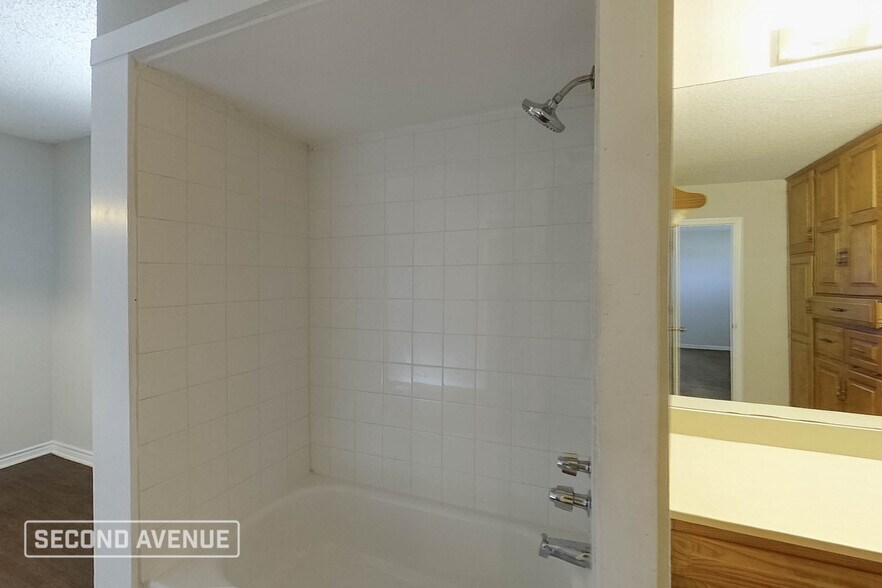 Building Photo - 2713 S Carrier Pkwy