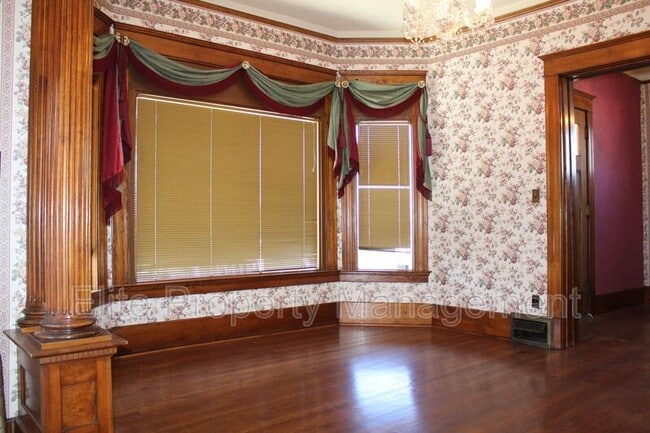 Building Photo - 511 W 13th St