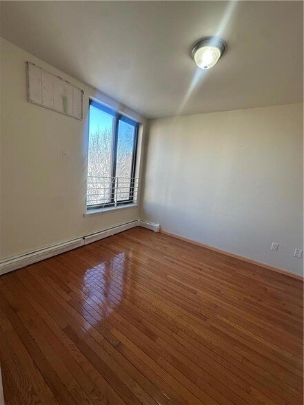 Building Photo - 2338 Dean St