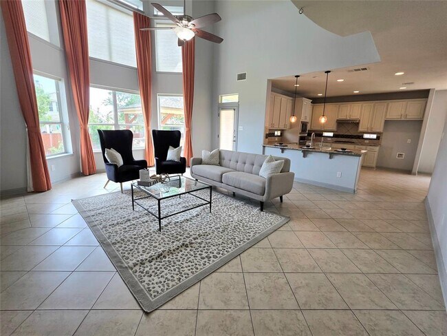 Building Photo - 333 Spanish Mustang Dr
