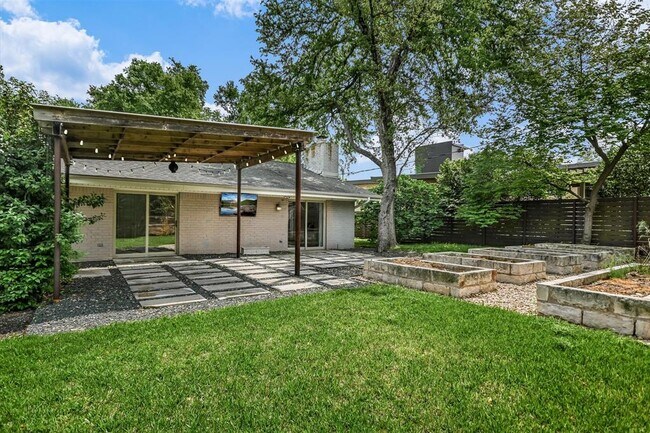 Building Photo - 306 Briarwood Trail
