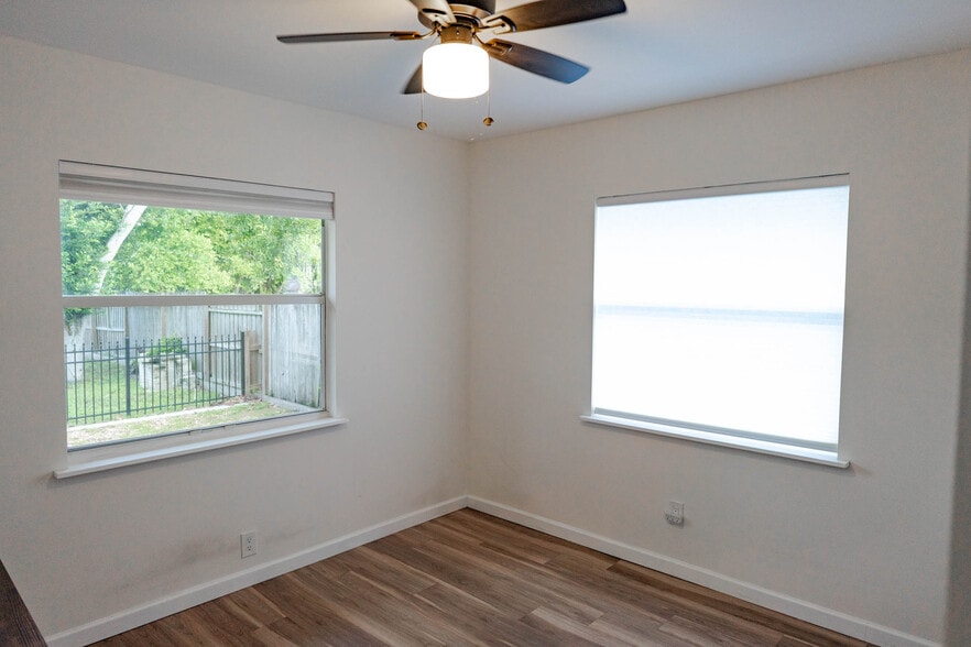 Building Photo - 704 Yelvington Ave