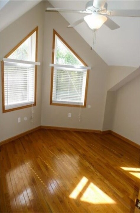 Building Photo - 20 E Amanda Ave