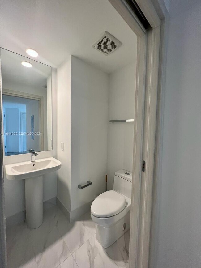 Building Photo - 801 S Miami Ave