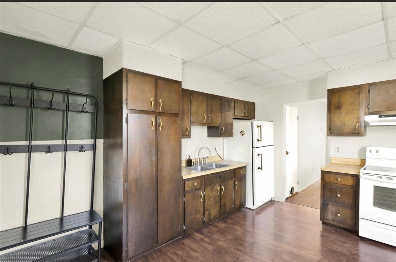 Building Photo - 40 W Adamsdale Rd